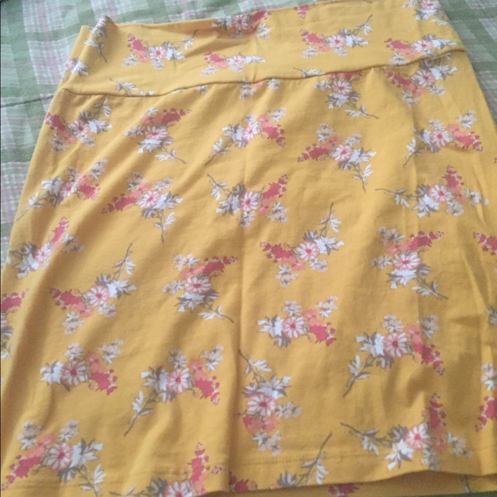 A yellow pattern mini shirt
